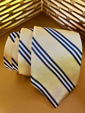 VTG Brooks Bros. silk repp tie, gold w diagonal navy & white stripes. Ivy style